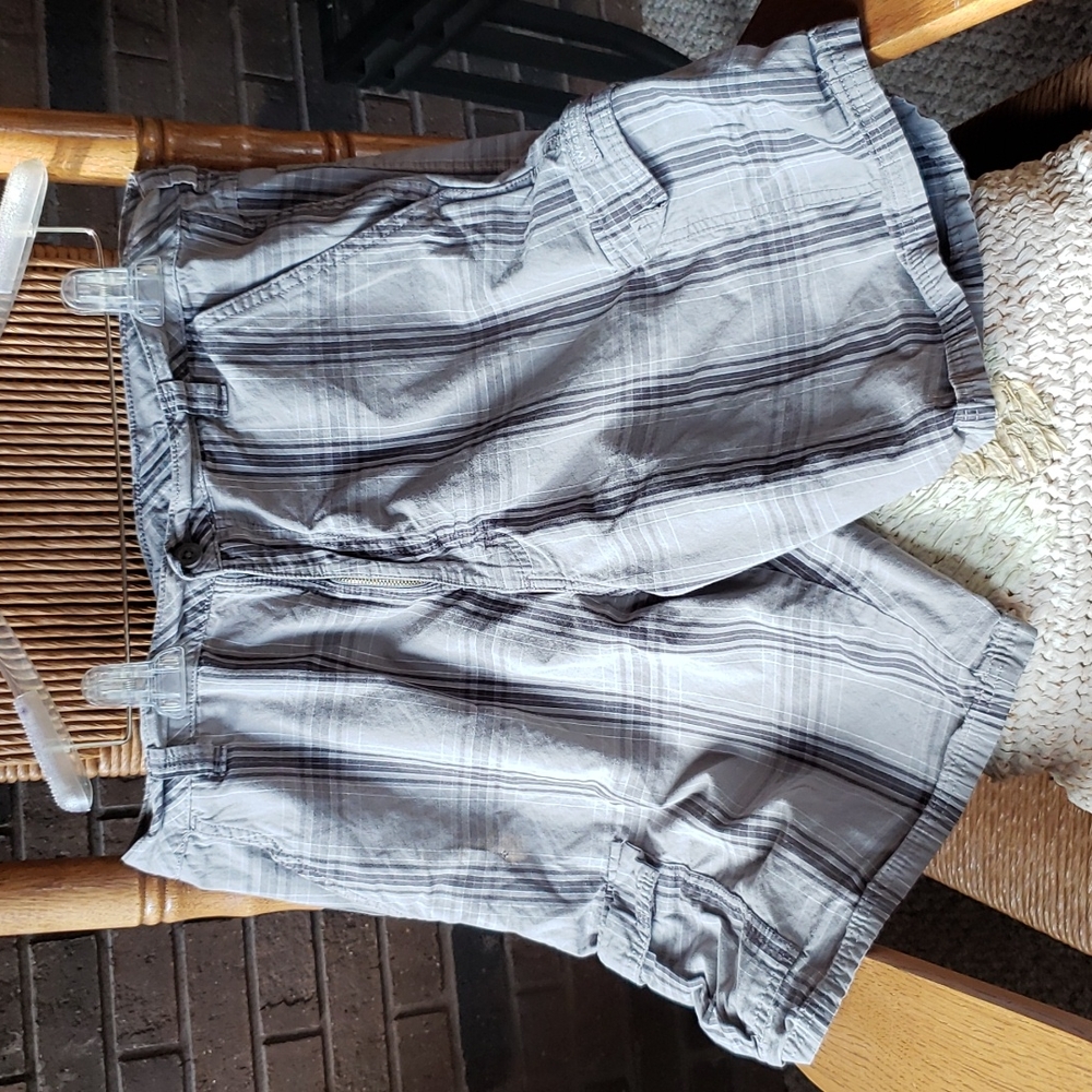 Wrangler gray plaid cargo shorts, size  36